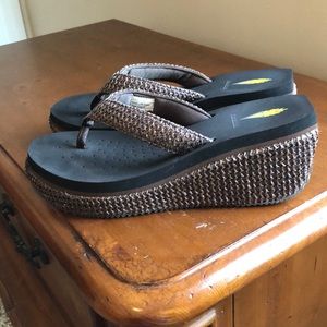 VOLATILE SANDALS SIZE 9